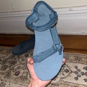 Teva sandals size 9 light blue